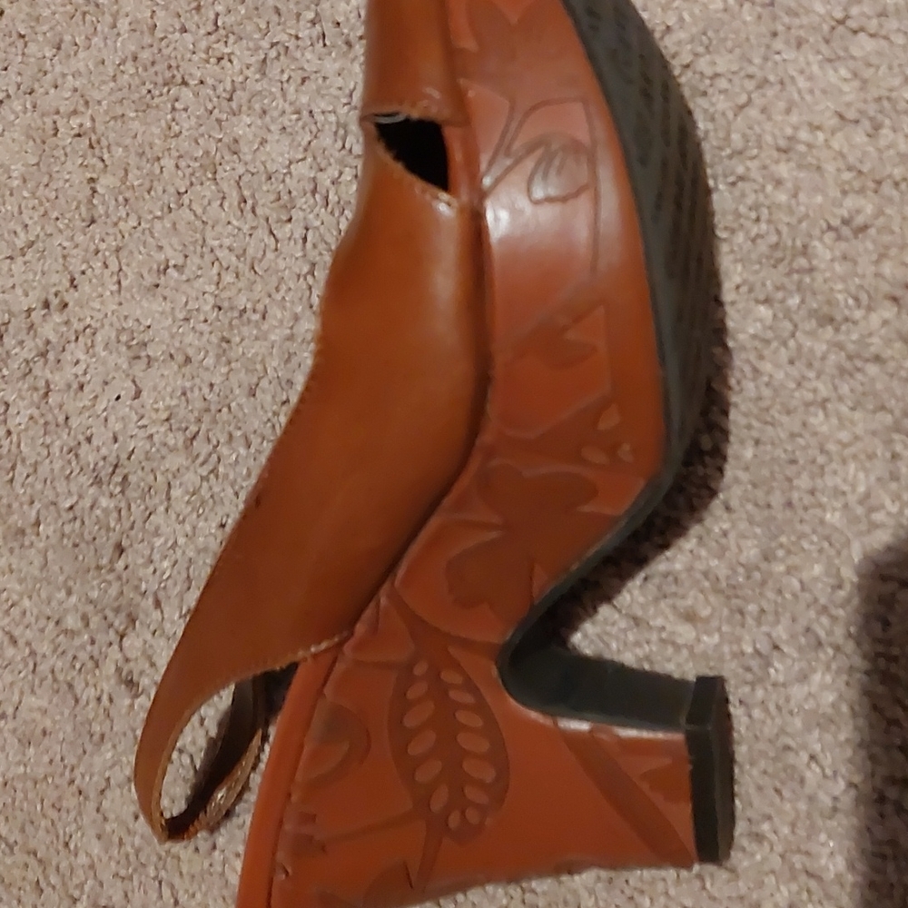 Heels - Picture 4 of 4